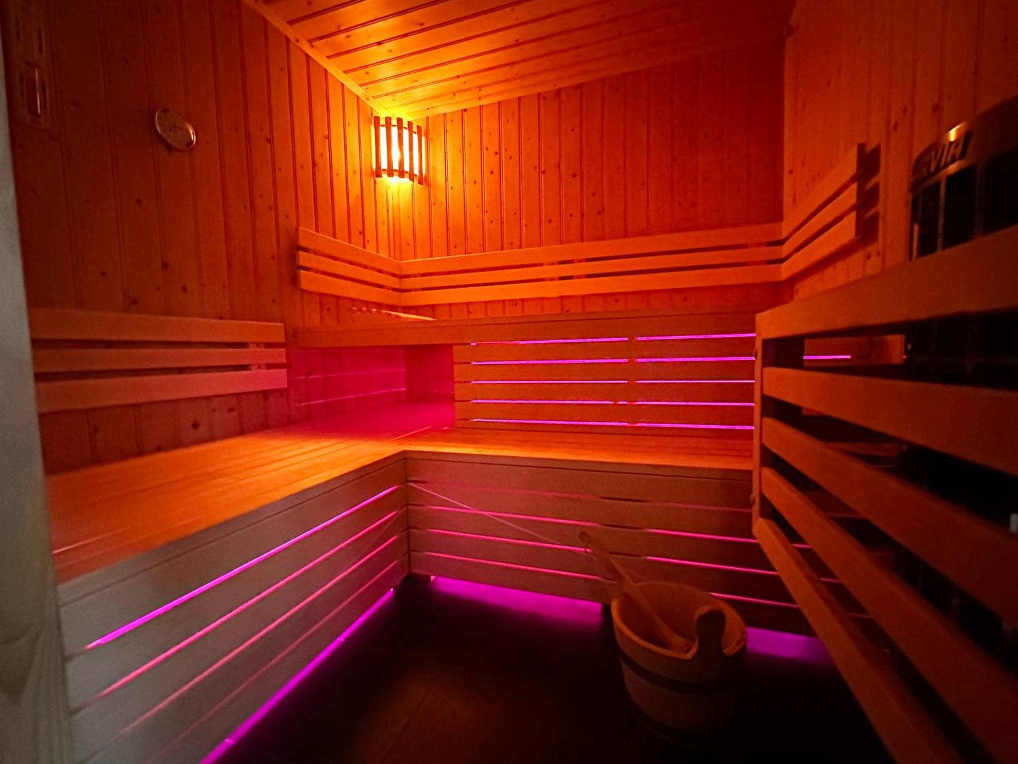 Wellness Tuin - Ultieme Partner Beleving - St Hubertus Suite Met Jacuzzi ,Openhaard, Prive Hottub En Prive Sauna In Jachthut Stijl هورست المظهر الخارجي الصورة