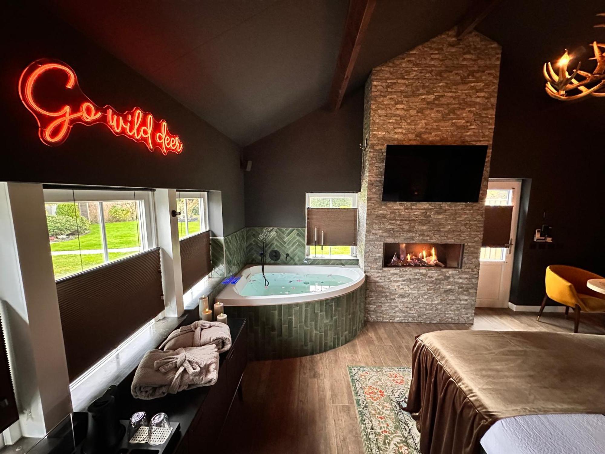 Wellness Tuin - Ultieme Partner Beleving - St Hubertus Suite Met Jacuzzi ,Openhaard, Prive Hottub En Prive Sauna In Jachthut Stijl هورست المظهر الخارجي الصورة