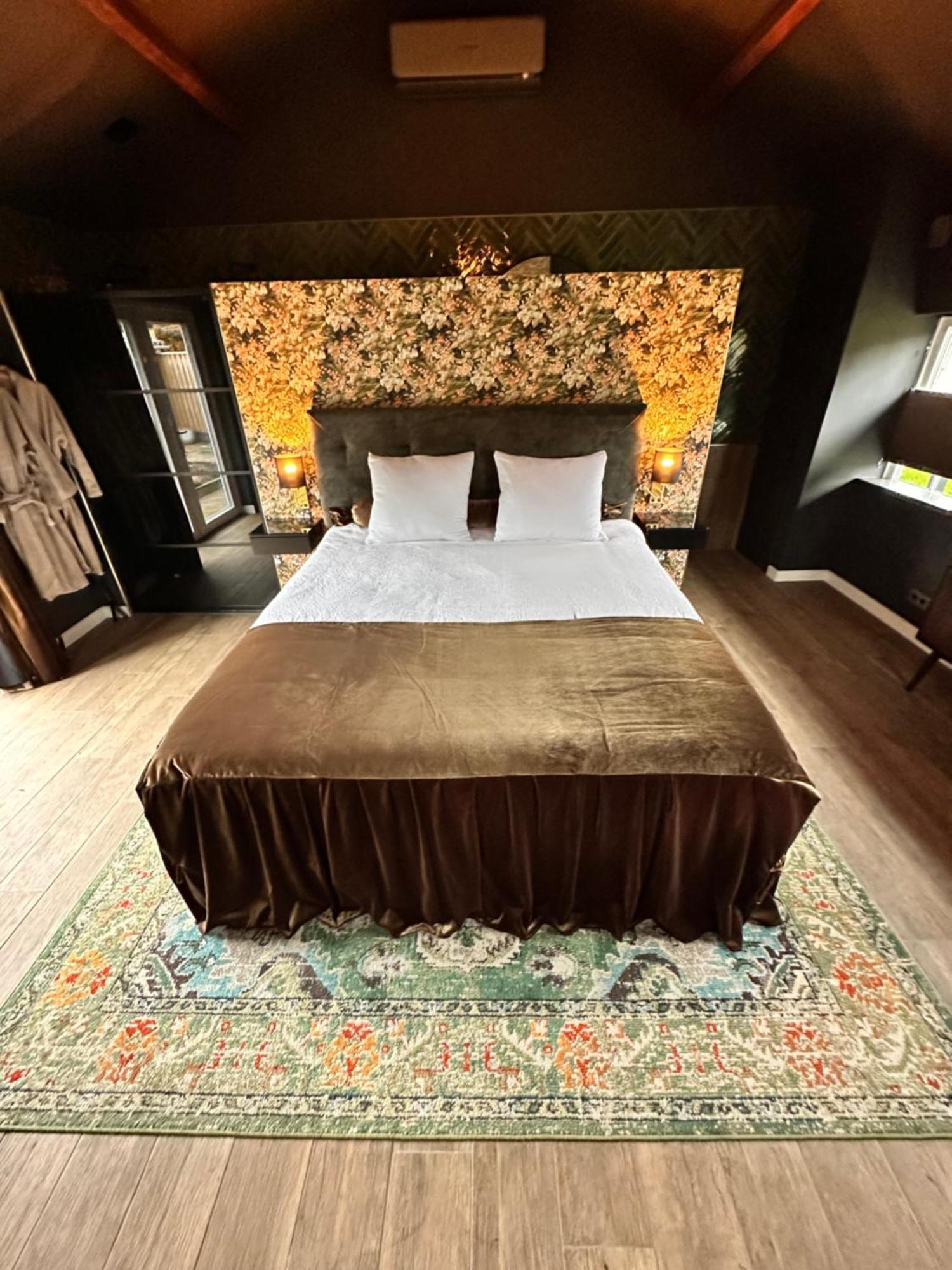 Wellness Tuin - Ultieme Partner Beleving - St Hubertus Suite Met Jacuzzi ,Openhaard, Prive Hottub En Prive Sauna In Jachthut Stijl هورست المظهر الخارجي الصورة