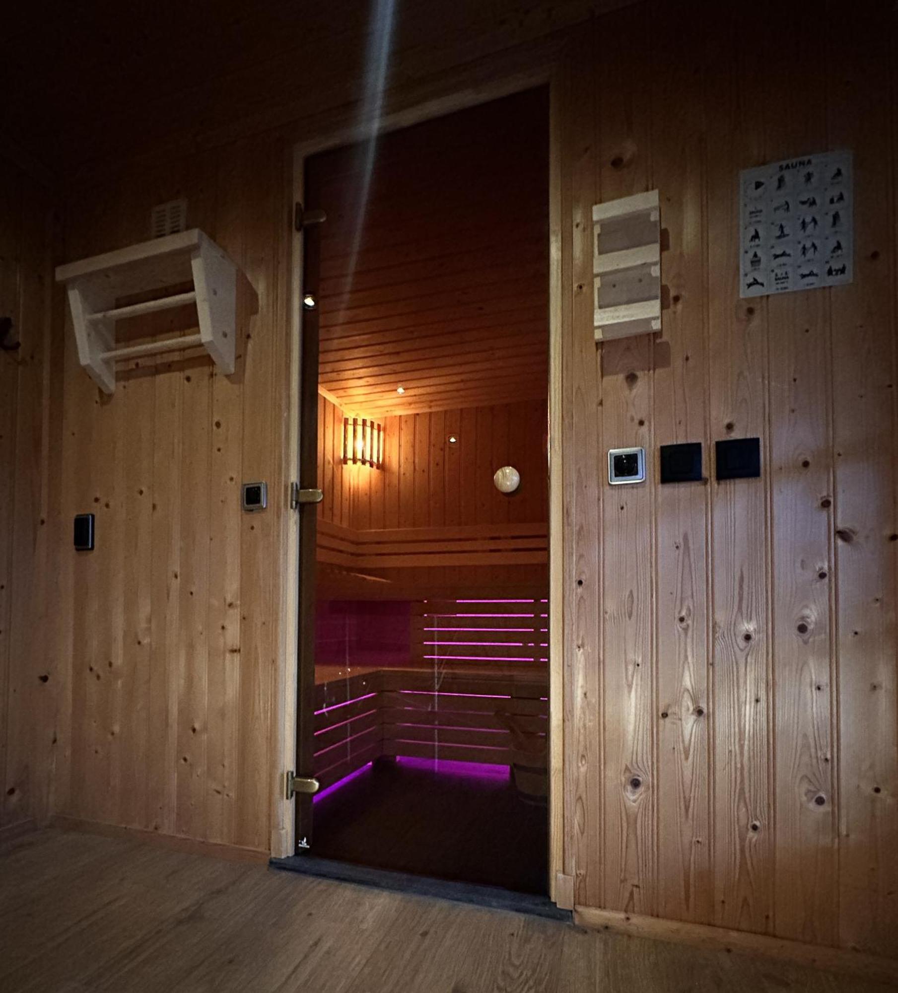 Wellness Tuin - Ultieme Partner Beleving - St Hubertus Suite Met Jacuzzi ,Openhaard, Prive Hottub En Prive Sauna In Jachthut Stijl هورست المظهر الخارجي الصورة