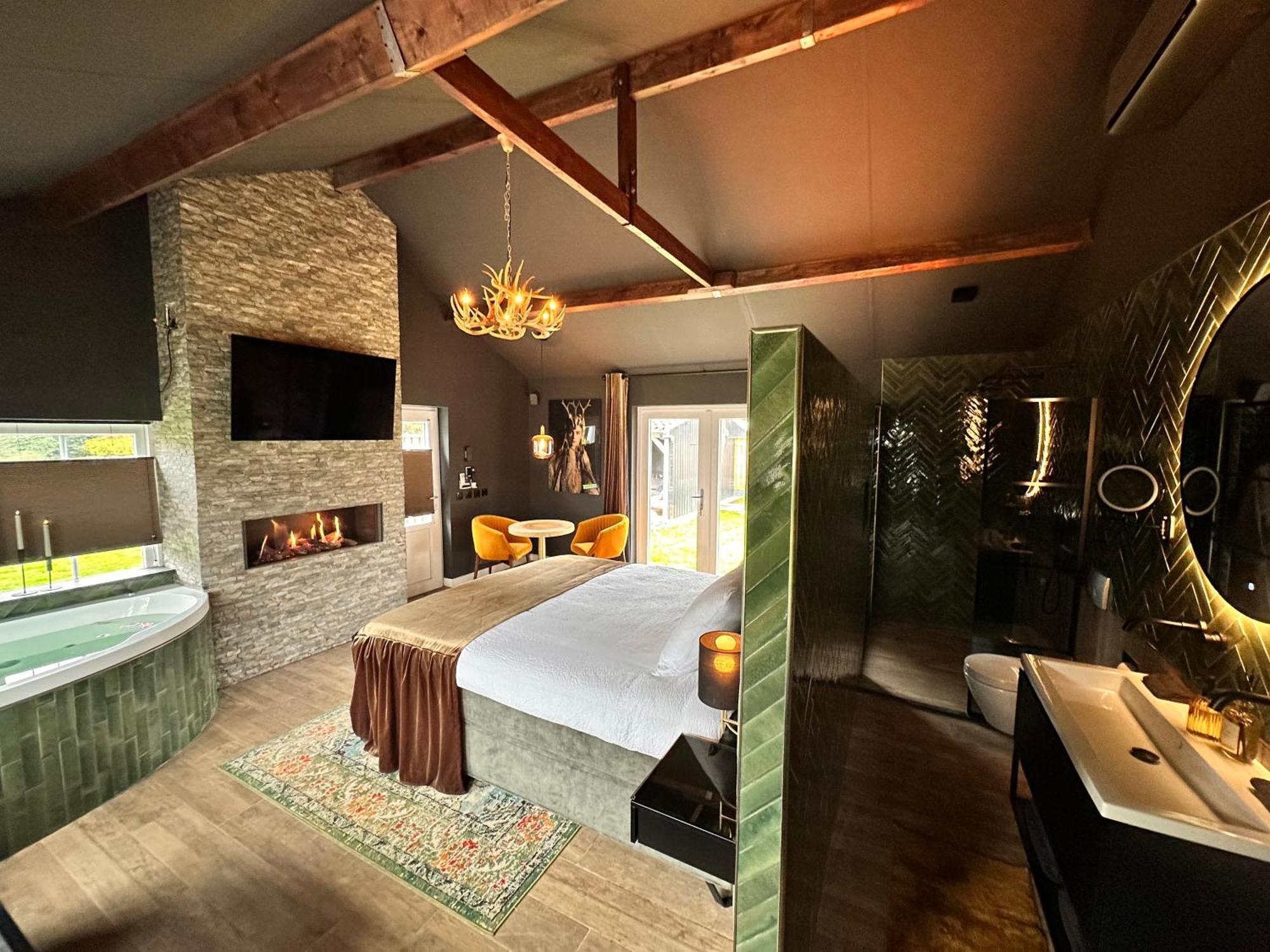 Wellness Tuin - Ultieme Partner Beleving - St Hubertus Suite Met Jacuzzi ,Openhaard, Prive Hottub En Prive Sauna In Jachthut Stijl هورست المظهر الخارجي الصورة