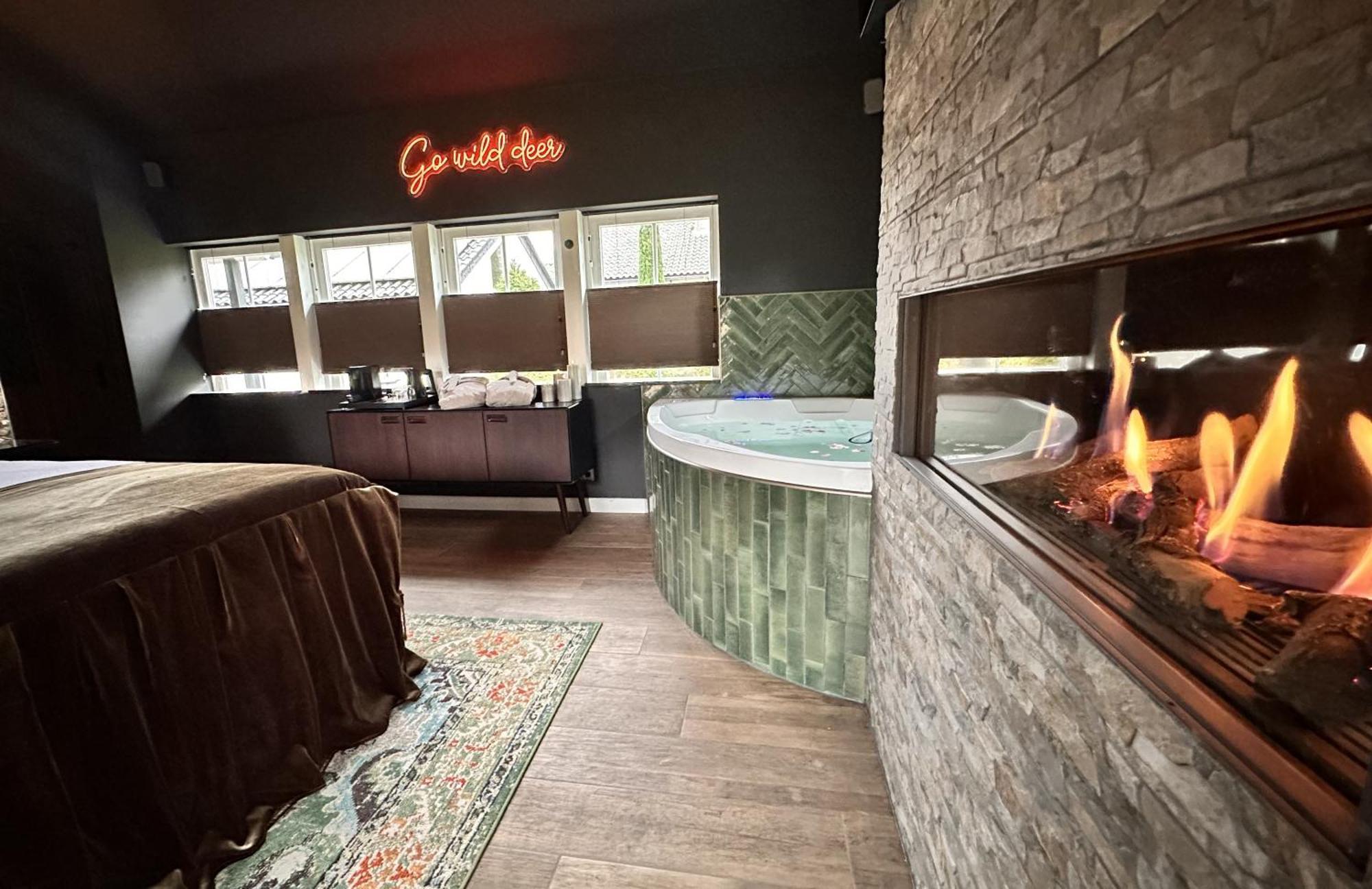 Wellness Tuin - Ultieme Partner Beleving - St Hubertus Suite Met Jacuzzi ,Openhaard, Prive Hottub En Prive Sauna In Jachthut Stijl هورست المظهر الخارجي الصورة